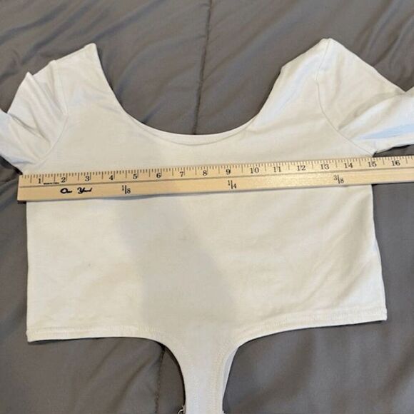 UNIF Slater Garter Clip Top Long Sleeve Scoop Neck White Stretch Size Medium - Picture 8 of 11